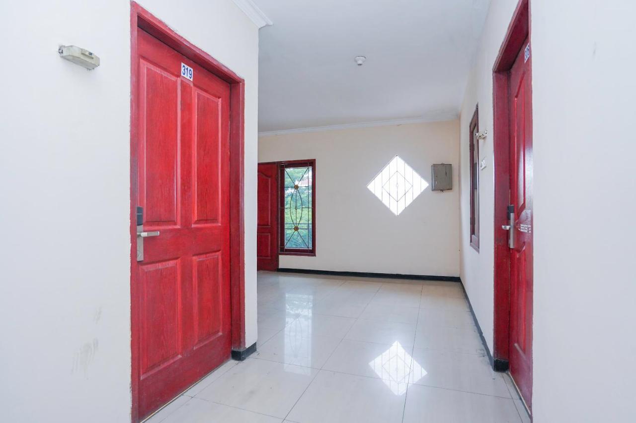 ホテル Collection O 1112 Comfitel Siwalankerto Aa4 スラバヤ エクステリア 写真