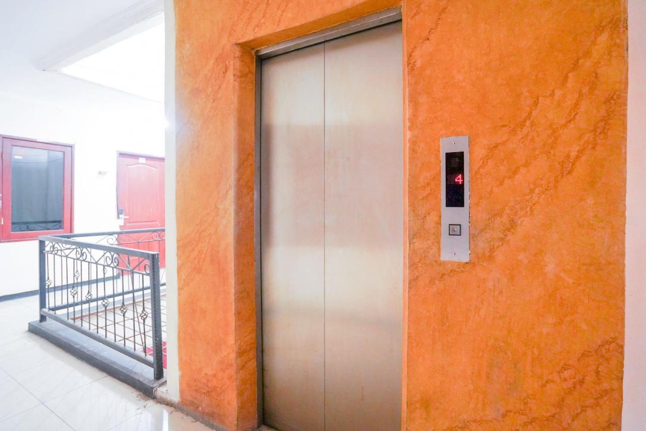 ホテル Collection O 1112 Comfitel Siwalankerto Aa4 スラバヤ エクステリア 写真