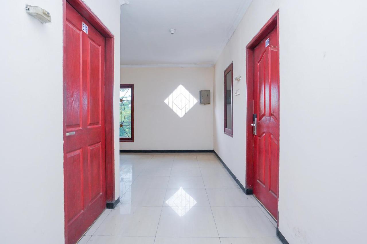 ホテル Collection O 1112 Comfitel Siwalankerto Aa4 スラバヤ エクステリア 写真