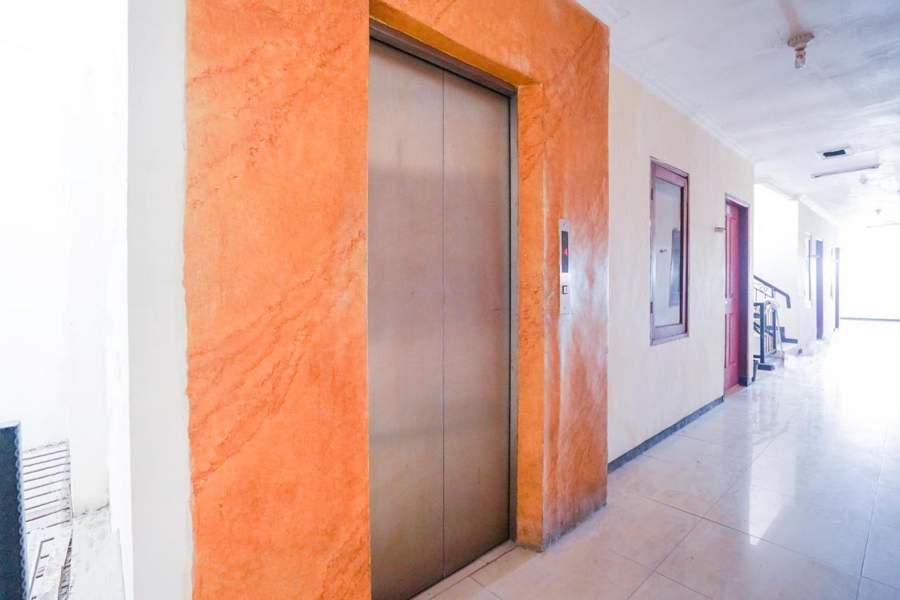 ホテル Collection O 1112 Comfitel Siwalankerto Aa4 スラバヤ エクステリア 写真