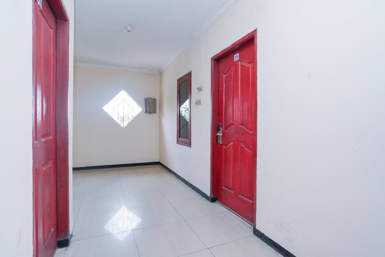 ホテル Collection O 1112 Comfitel Siwalankerto Aa4 スラバヤ エクステリア 写真