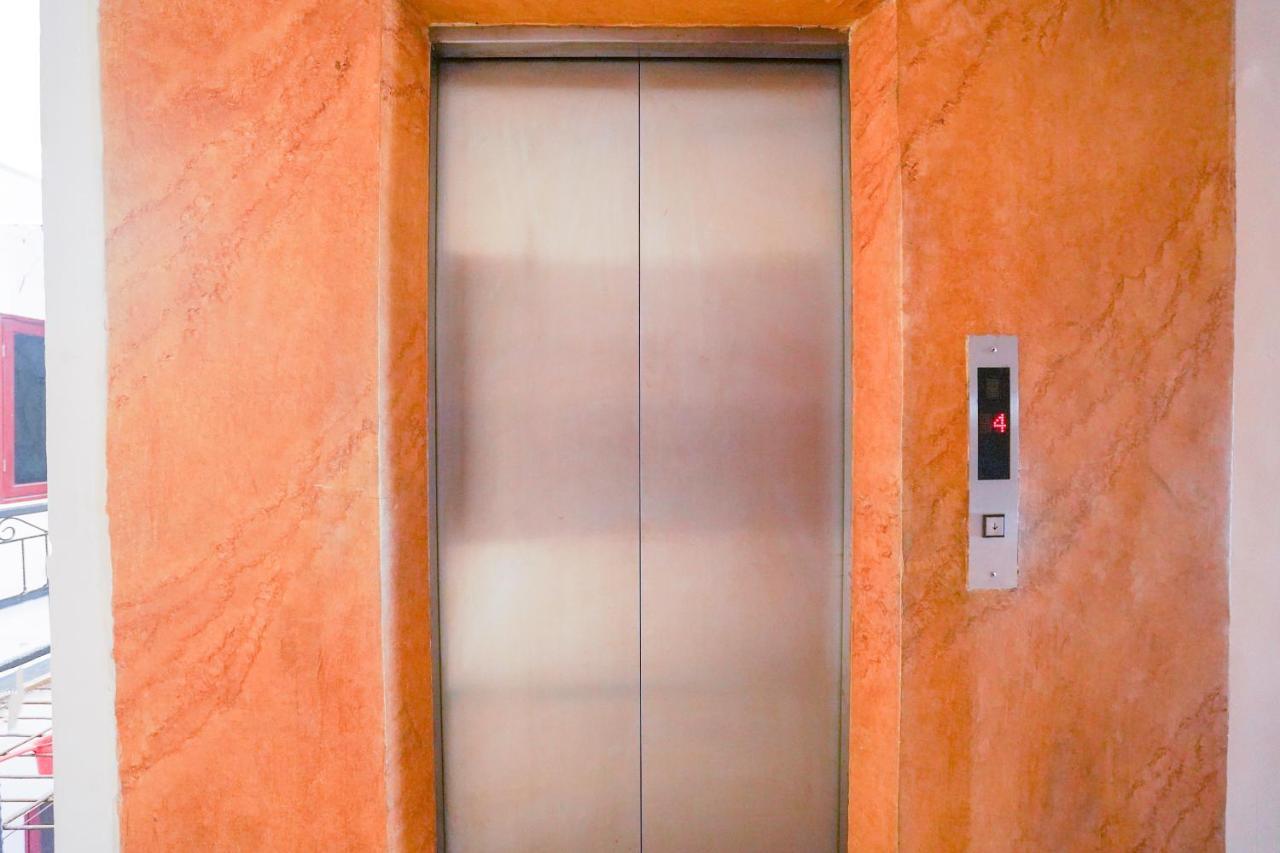 ホテル Collection O 1112 Comfitel Siwalankerto Aa4 スラバヤ エクステリア 写真